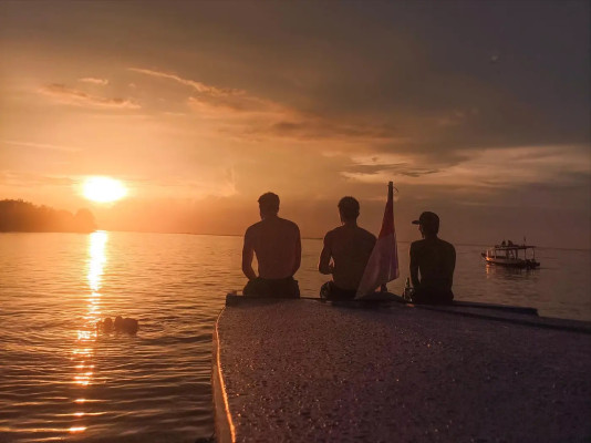 2.5-Hour Group Sunset Snorkeling with GoPro - Departure from Gili Trawangan