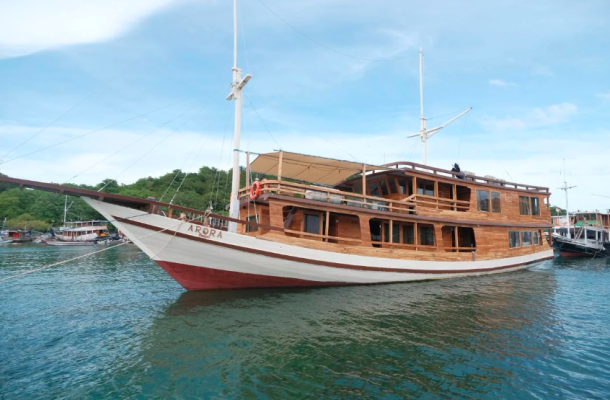 2D1N ARORA PHINISI LIVEABOARD