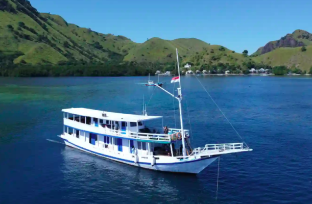 2D1N LA DYANA PHINISI LIVEABOARD