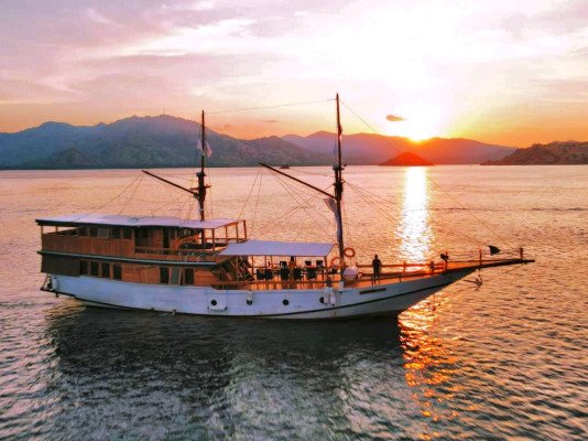 4D 3N Private Komodo island Tour