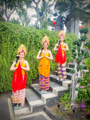 Bali Adi Romantic Set