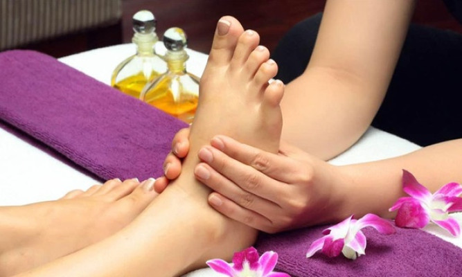 Bali Foot Reflexology Massage On Call