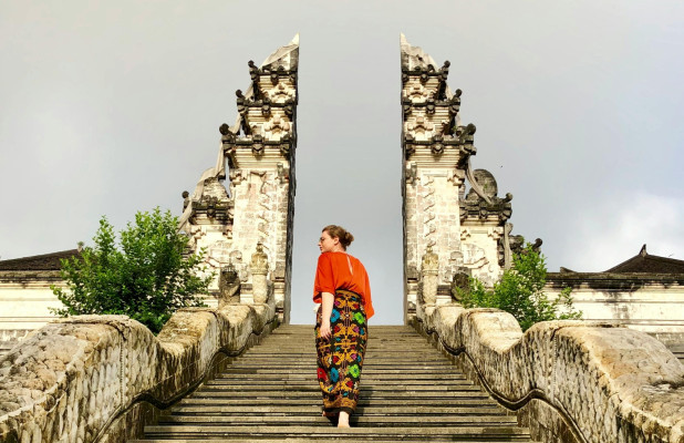 Bali Iconic Spots Tour: Heaven Gate, Waterfalls & Swing