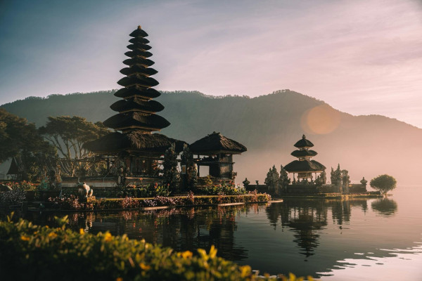 Bali: Tanah Lot, Taman Ayun, Ulundanu Bratan, & Jatiluwih