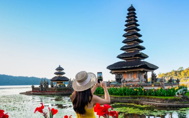 Bali Ulundanu  and Tanah Lot Tour Packages