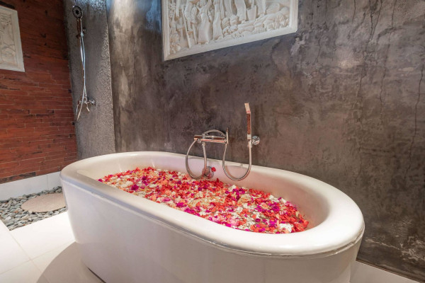 Balinese Traditional Massage and Flower Bath