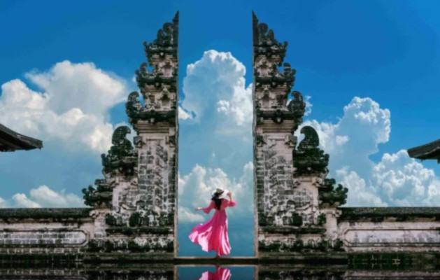 Bedugul Instagram Tour – Ulun Danu & Handara Gate Photo Experience