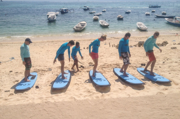 BEGINNER SURFING LESSON