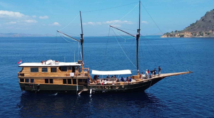 BLACK BEARD 3D2N KOMDO TOUR