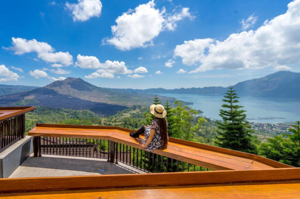 Cultural & Scenic Escape: Temples, Villages & Volcano Views