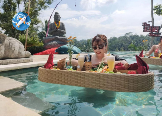 Exquisite Floating Breakfast and Scenic Rice Terrace Trekking in Bali