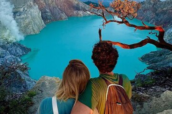 From Bali : Group Sharing Tour Kawah Ijen Midnight Drop off back Bali