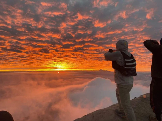 Mount Agung Sunrise Trek via Pasar Agung Temple
