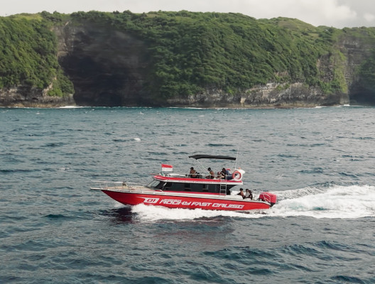 PRIVATE BOAT CHARTER