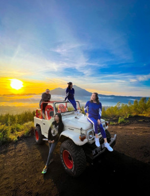 Private Mount Batur Sunrise Jeep + Tirta Empul + Ulu Petanu Waterfall