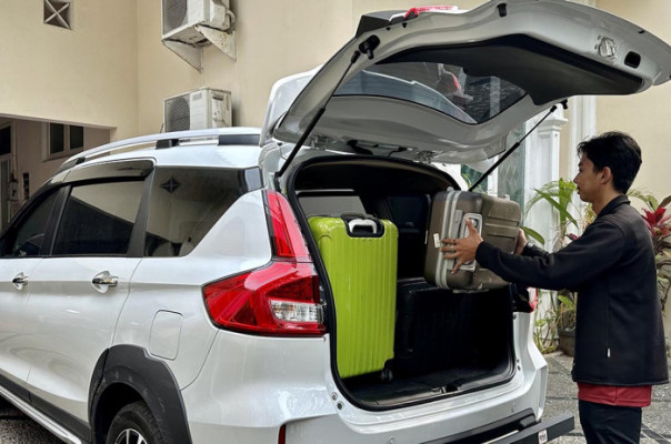 Private Pick up and drop airport