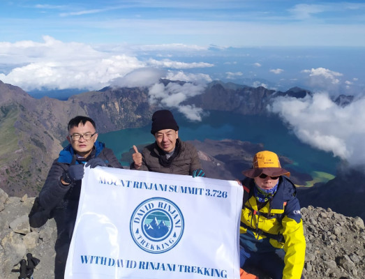 RINJANI TREKKING 2 DAYS 1 NIGHT SUMMIT