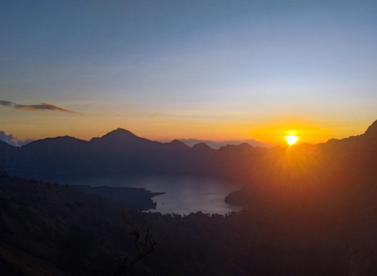 RINJANI TREKKING 3D2N SUMMIT & CRATER RIM