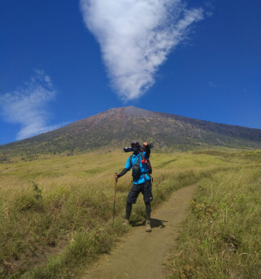 RINJANI TREKKING VIA SEMBALUN