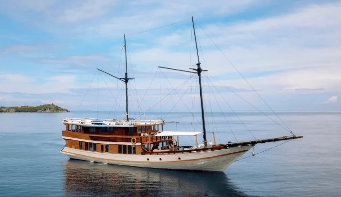 Senada Phinisi (Private Charter)