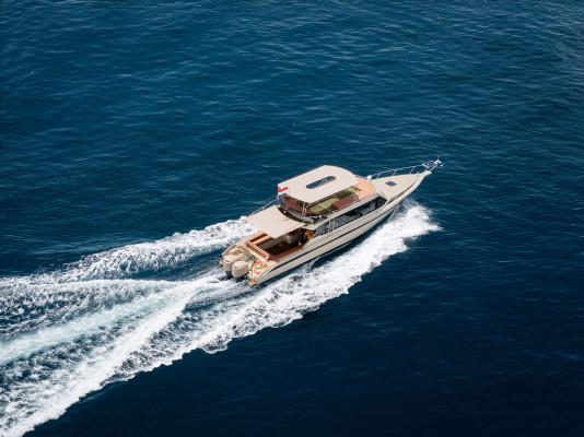 Sharing Premium Yacht Snorkeling