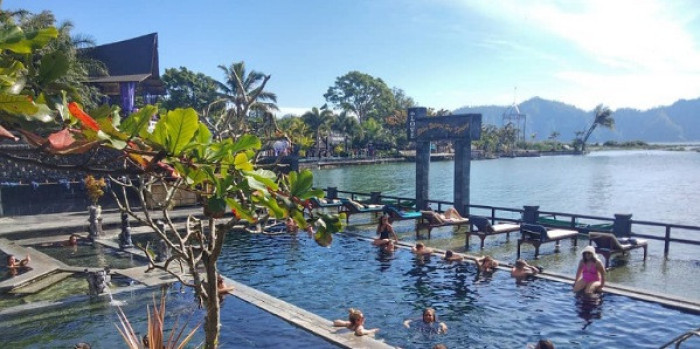 SMALL GROUP MOUNT BATUR SUNRISE TREK & HOT SPRING
