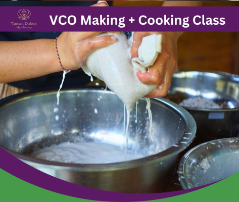 Traditional Coconut Oil Making w/ Cooking Class (12:30)