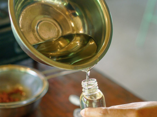 Traditional Coconut Oil Making w/ Cooking Class (16:00)