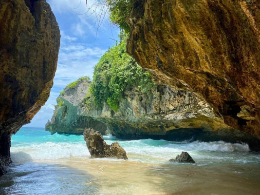 Uluwatu Adventure: Watersports, Beaches & Kecak Dance