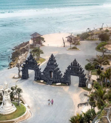 Uluwatu Beach Tour – Padang Padang, Melasti & Cliff Temple Experience
