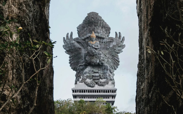 Uluwatu Sunset Escape: Culture, Beach & Romance