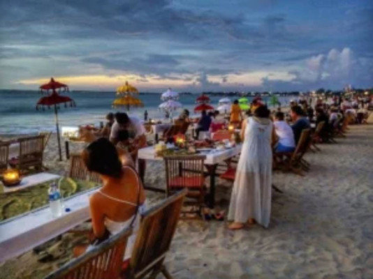 Uluwatu Sunset & Jimbaran Seafood Dinner Tour – Romantic Evening Experience