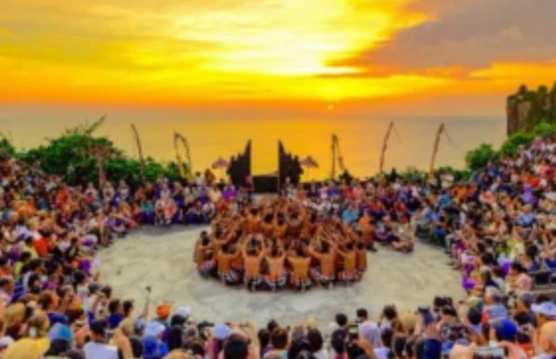 Uluwatu Sunset & Kecak Fire Dance Tour – Cliff Temple Experience